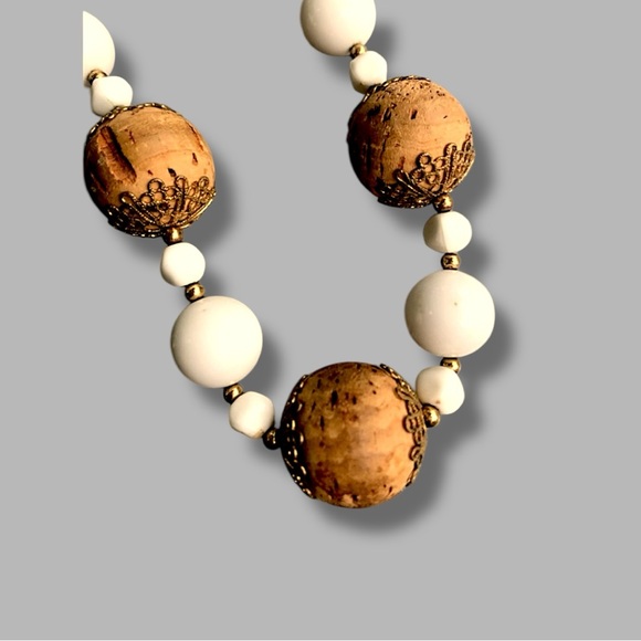 VINTAGE Gold tone White and Cork Beaded Necklace - Picture 3 of 7